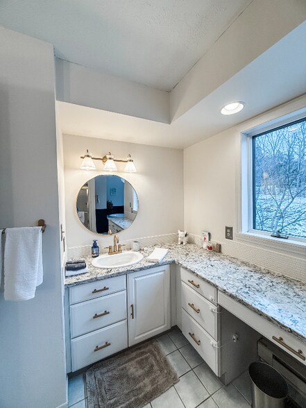 Building Photo - 102 Longfellow Close