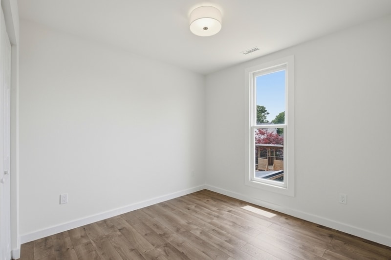 Building Photo - 301 Kenmore Ave