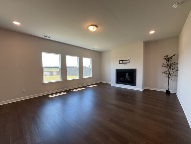 Building Photo - 445 Navona Dr