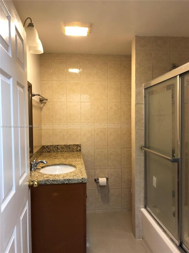 Building Photo - 76 NE 48th St