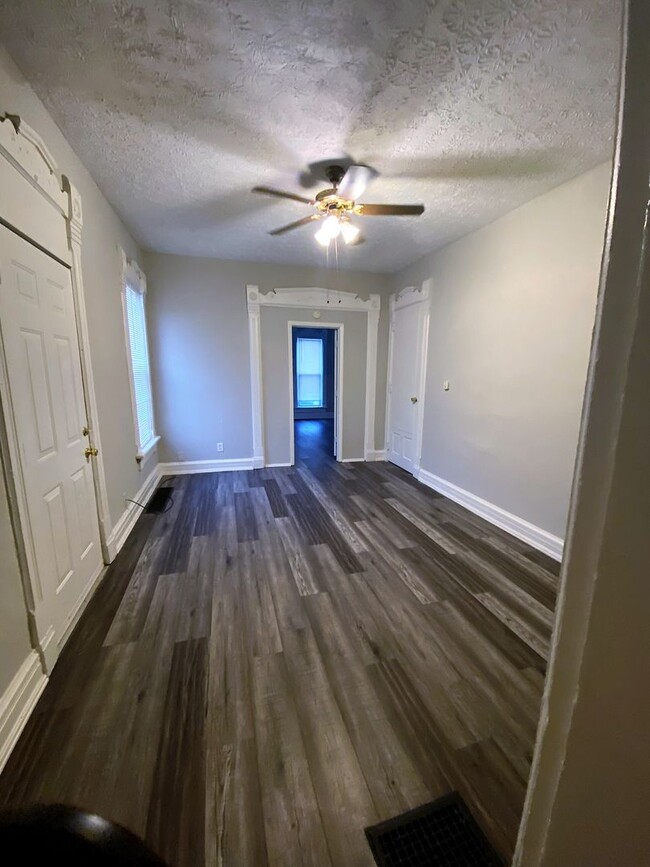Building Photo - 2 Bedroom with basement, washer/dryer hook...