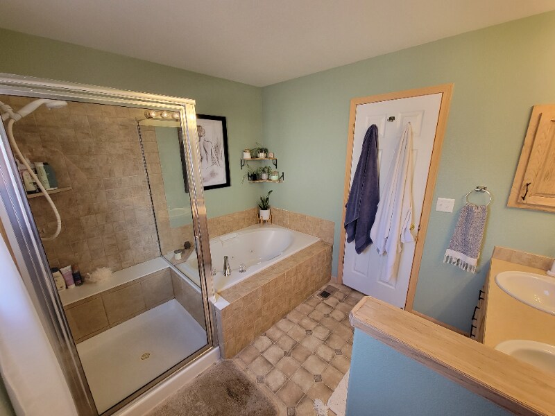 Building Photo - 456 Lavastone Ave