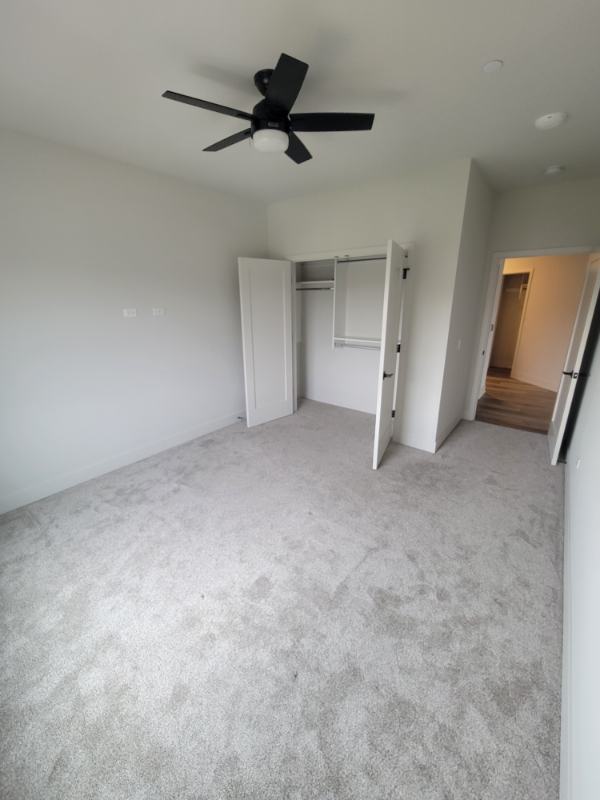 Building Photo - 302 W Liberty Dr
