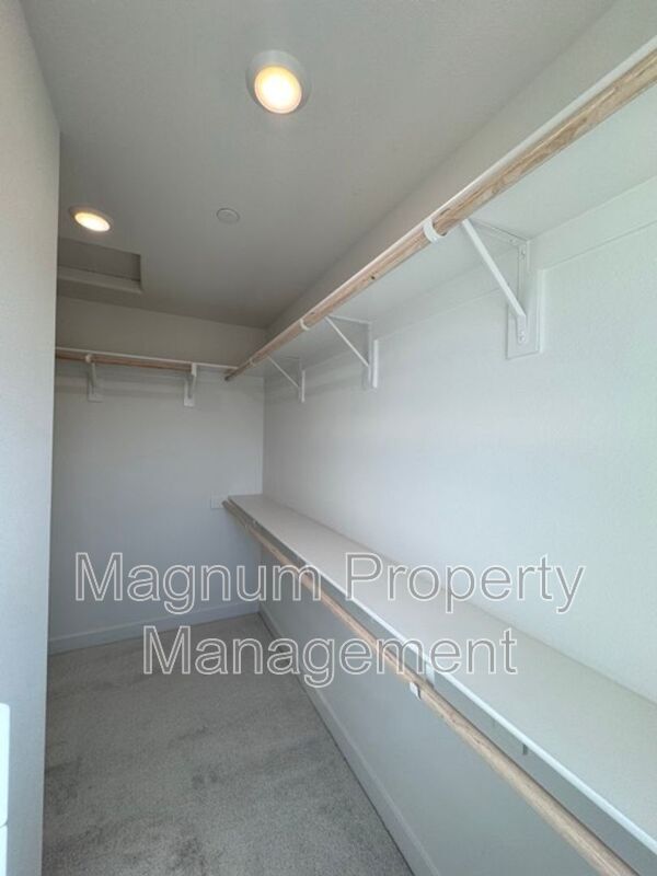 Building Photo - 30769 Valley Heights Dr.