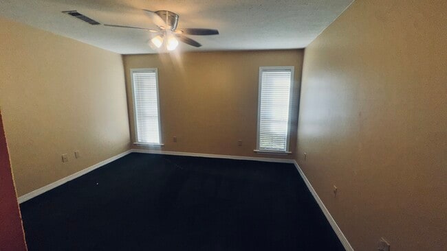 Primary Photo - 405 Harvest Dr