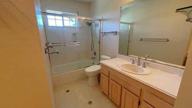 Building Photo - Martinez Beautiful 4 bedroom 3 bath home! ...