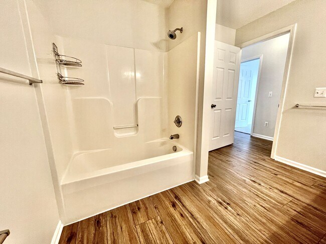 Building Photo - Beautiful, Spacious 3 bed/2 bath House near West Village!