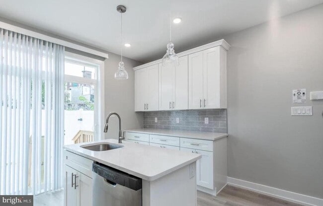 Building Photo - 2548 N Howard St