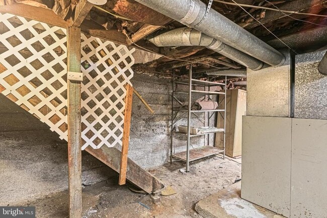 Building Photo - 253 E Howard St