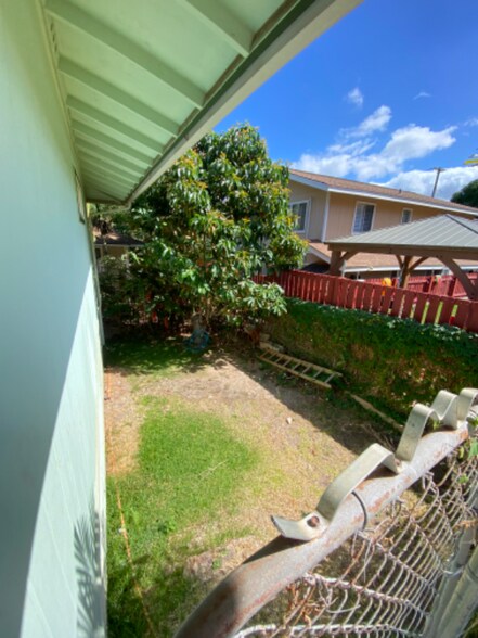 Building Photo - 1136 Makaala St
