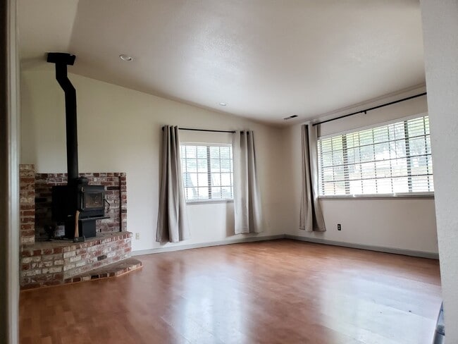 Building Photo - Charming 3-Bed Home in Gated Community with Updated Interiors & Private Yard!