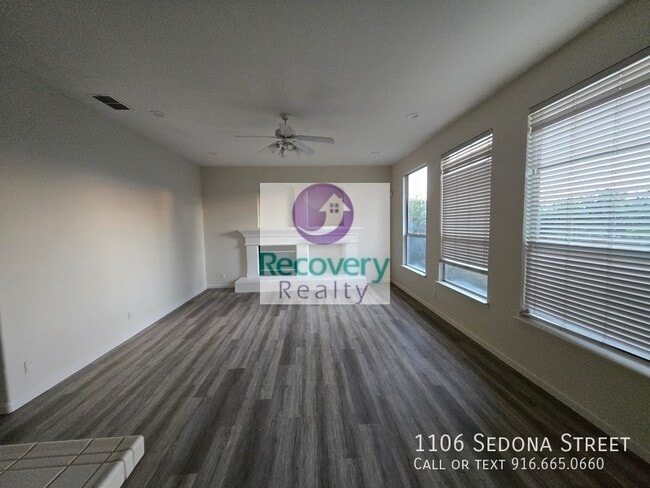 Building Photo - 1106 Sedona St