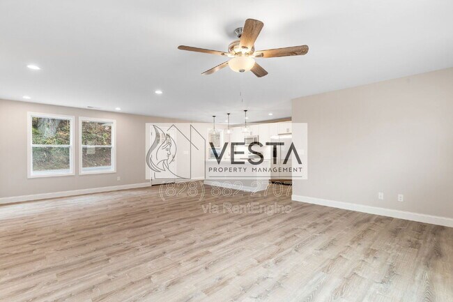 Building Photo - 16 Meadows Town Rd