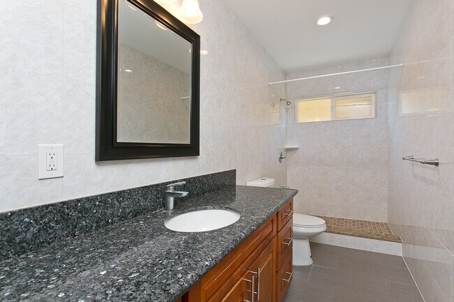 Building Photo - 912 8th Ave