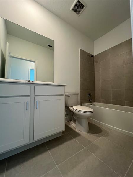 Building Photo - 655 SE Lk Fls St