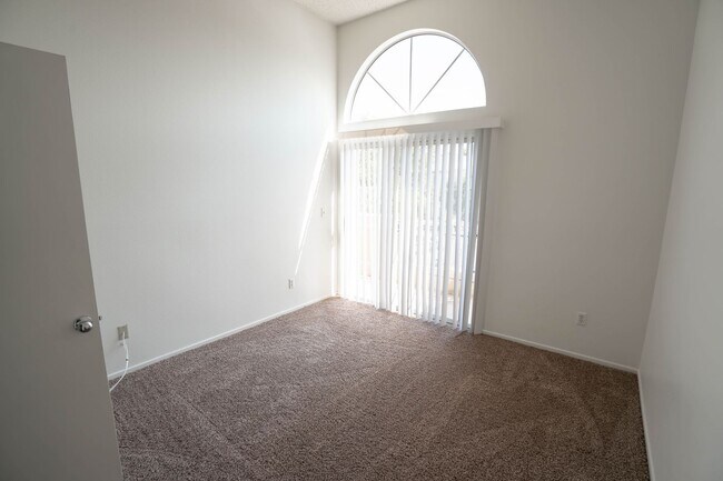 Building Photo - COMING SOON! Santa Fe Double Primary Condo in Valencia!