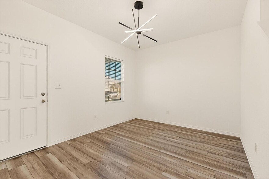 Building Photo - 361 Wren Ln