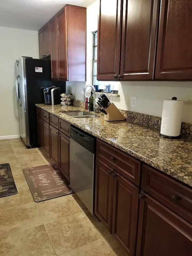 Building Photo - Beautifully Furnished 3-Bedroom Pool Home