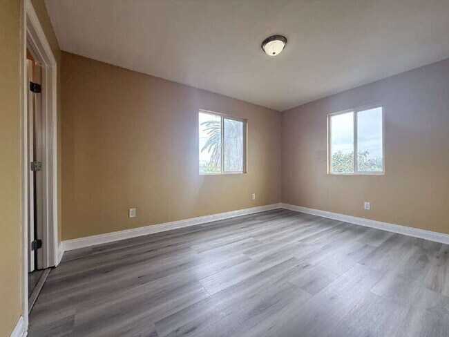 Building Photo - 9011 Orchard Ave
