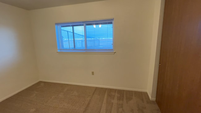 Building Photo - 375 Mickelson Ct