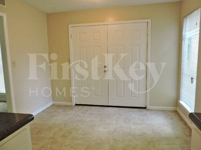 Building Photo - 4299 Crescent Park Dr