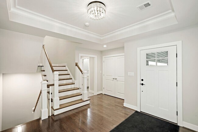 Building Photo - 517 Great Falls St