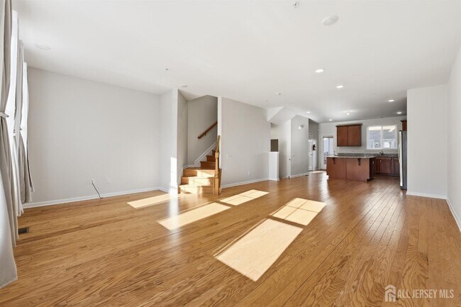 Building Photo - 38 Bond St