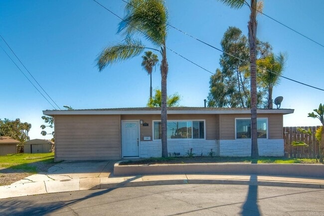 Primary Photo - Spacious 5-Bedroom Home on Quiet Cul-de-Sac with Stunning Views