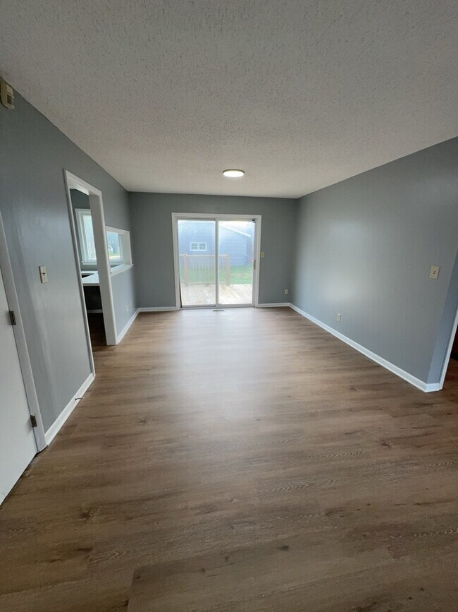 Building Photo - "Charming 3-Bedroom Home with 2 Full Baths and 1580 Sq Ft of Living Space in Wichita!"
