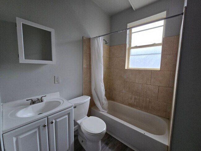 Building Photo - 579 Blair Ave