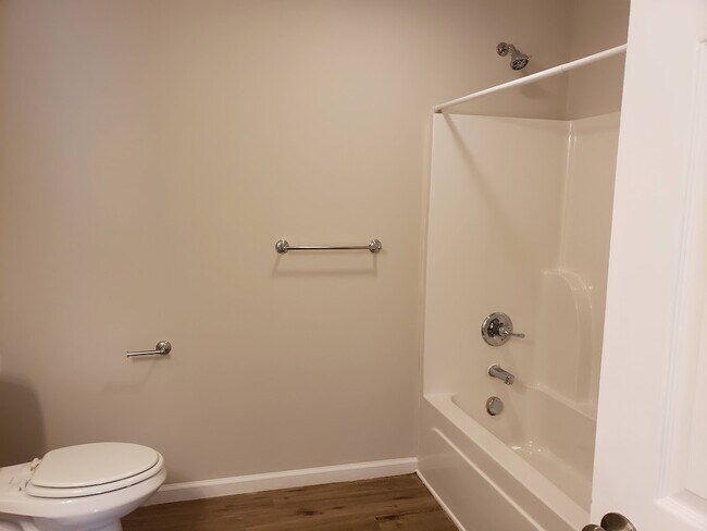 Building Photo - 800 Smith Grove Rd