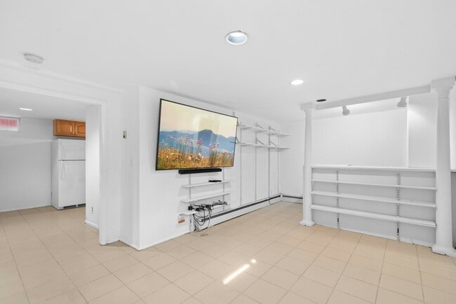 Building Photo - 2630 Boston Post Rd