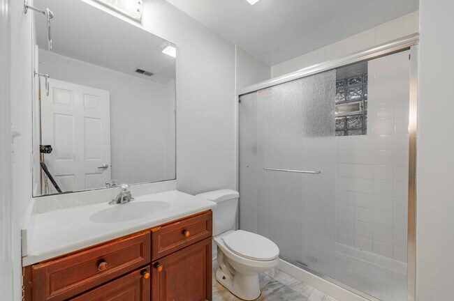 Building Photo - 1017 W Dakin St