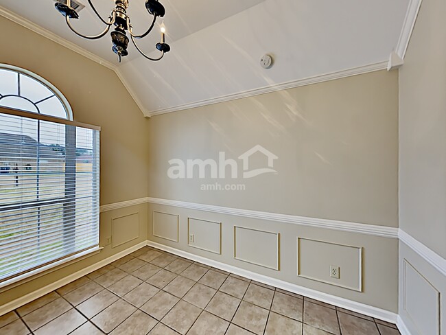 Building Photo - 1123 Tara Dr