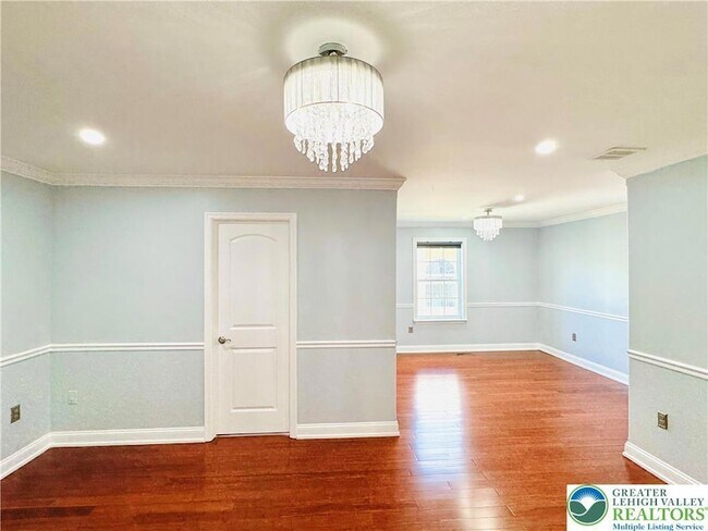 Building Photo - 6945 Hunt Dr