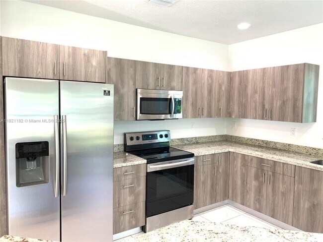 Building Photo - 3 bedroom in West Park FL 33023