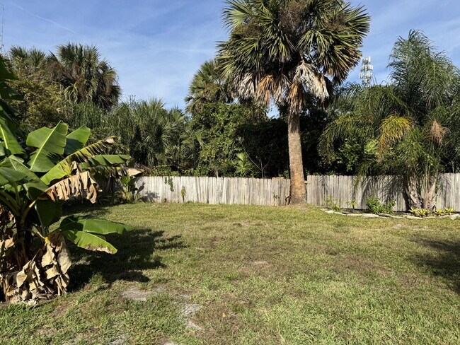 Building Photo - 7 Deerwood St