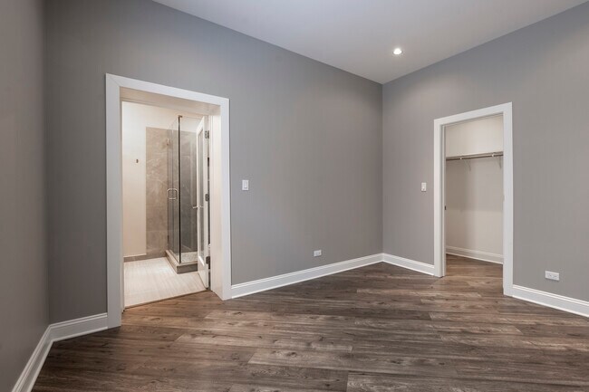 Building Photo - 1254 N Hoyne Ave