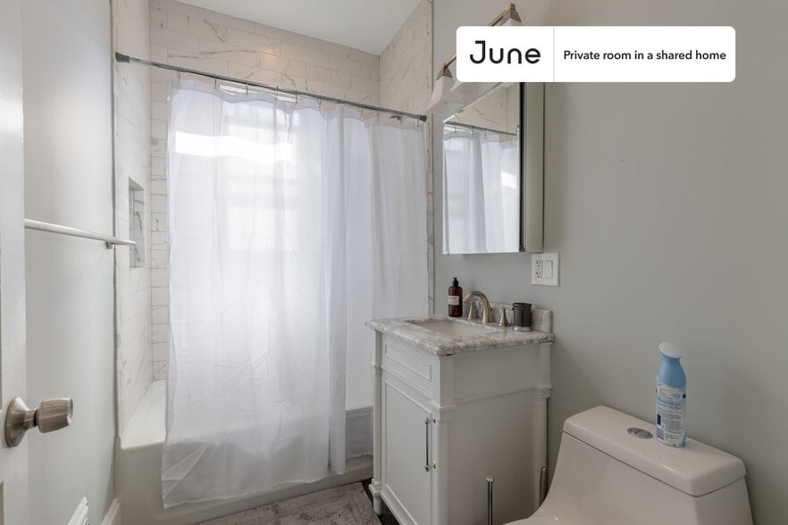 Building Photo - Room in Shared 4 bed/2 bath home