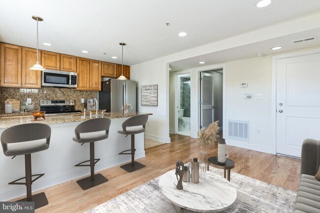 Building Photo - 1300 Belmont St NW