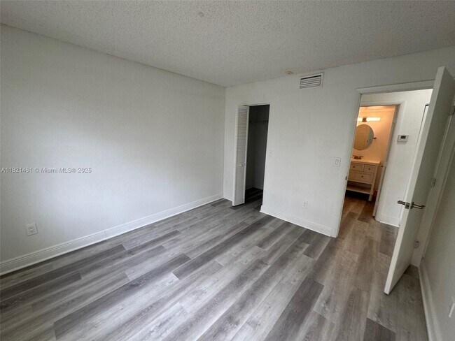 Building Photo - 1269 SW 46th Ave