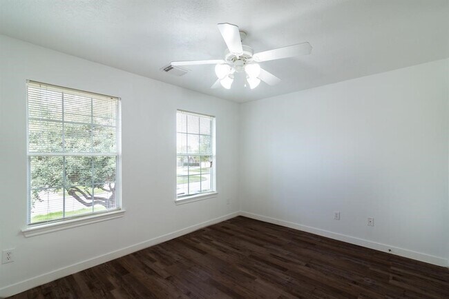Building Photo - 2707 Troy Dr