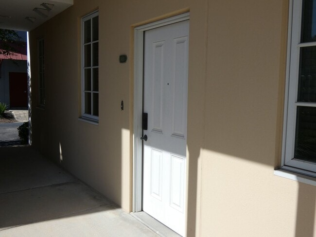 Building Photo - Downtown Pensacola Condo