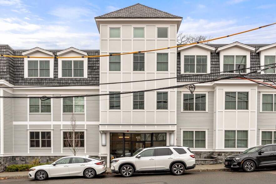 Building Photo - 475 Lagrange St