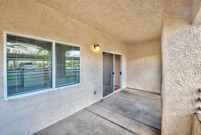 Building Photo - 2291 W Horizon Ridge Pkwy
