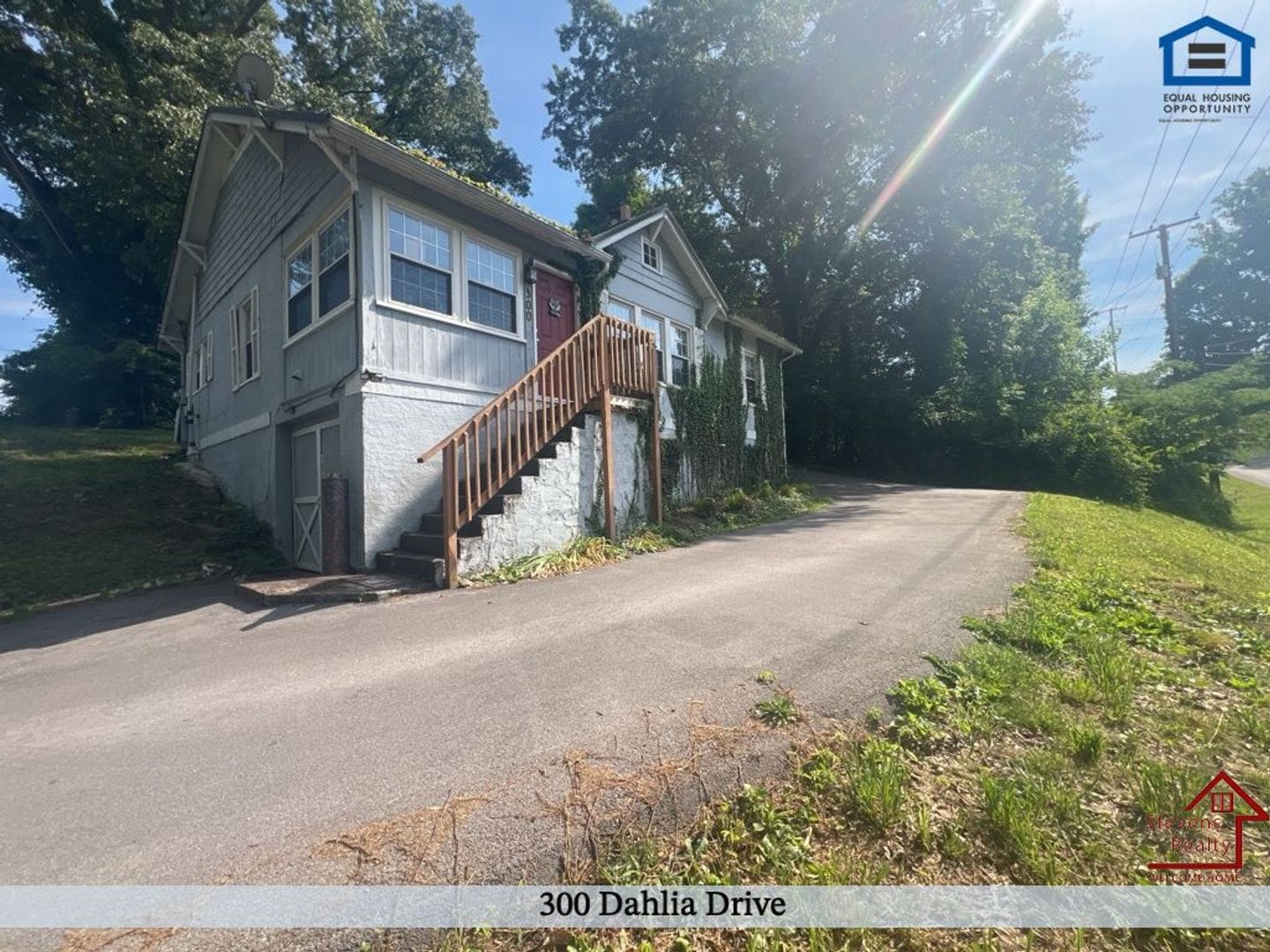Building Photo - 300 Dahlia Dr