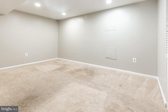 Building Photo - 8020 Bethelen Woods Ln