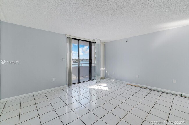 Building Photo - 6830 Indian Creek Dr