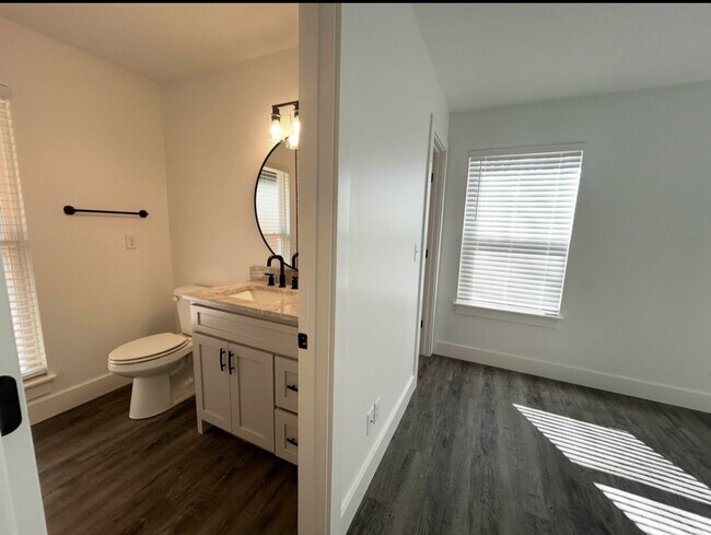 Building Photo - 3 Bedroom 2 Bathroom Home for Rent