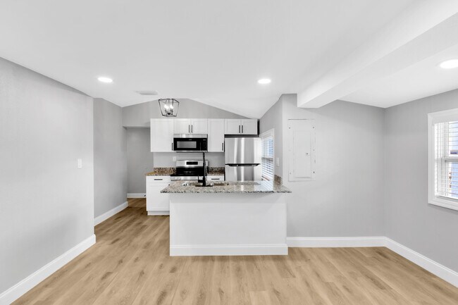 Building Photo - 1515 Sadlon Ave